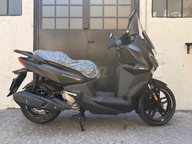 מודעת רכב סאן יאנג ג'וירייד 300 16