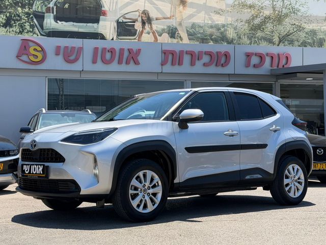 מודעת רכב טויוטה יאריס קרוס