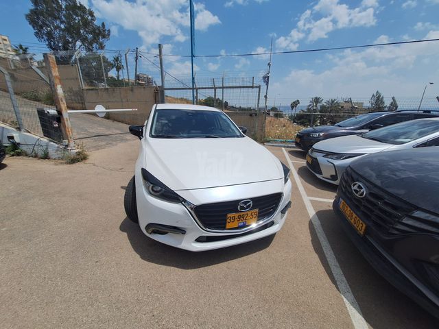 מודעת רכב מאזדה 3