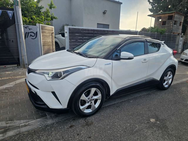 מודעת רכב טויוטה C-HR