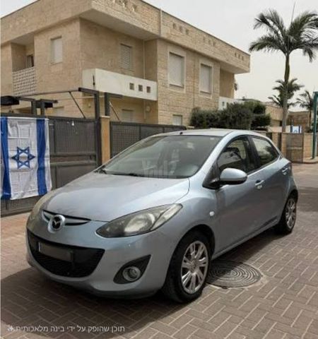 מודעת רכב מאזדה 2
