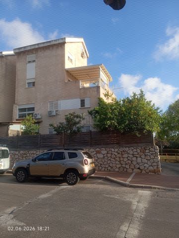 החרוב 18