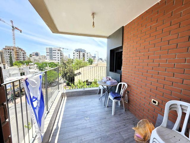 חורגין 
