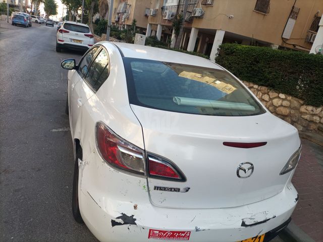מודעת רכב מאזדה 3
