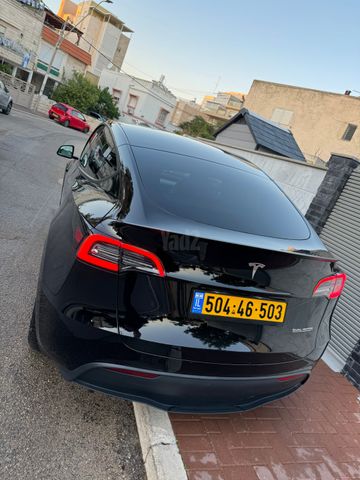 מודעת רכב טסלה מודל Y