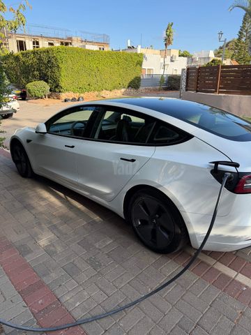 מודעת רכב טסלה מודל 3