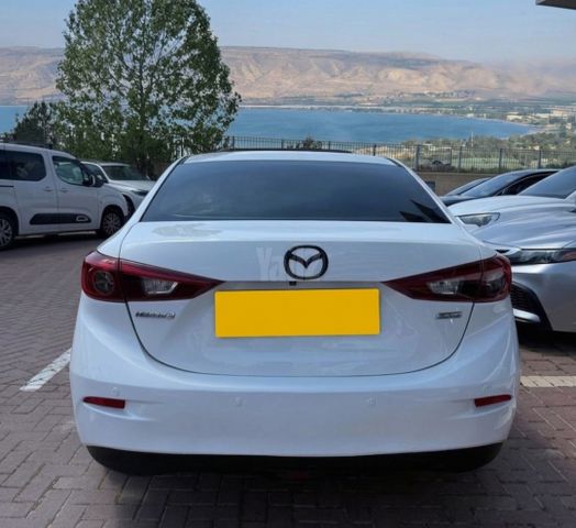 מודעת רכב מאזדה 3