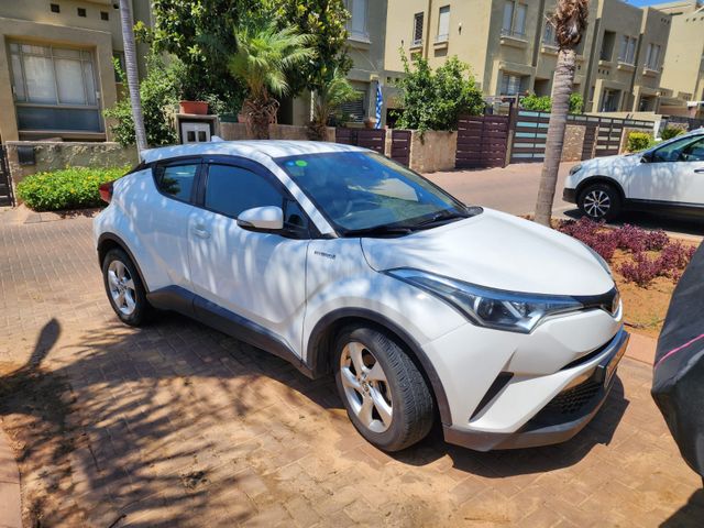 מודעת רכב טויוטה C-HR