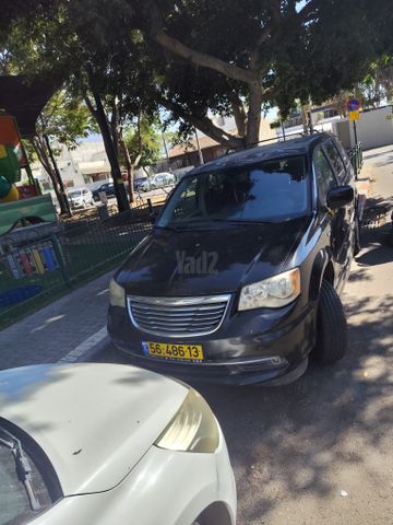 מודעת רכב קרייזלר גראנד וויאג'ר