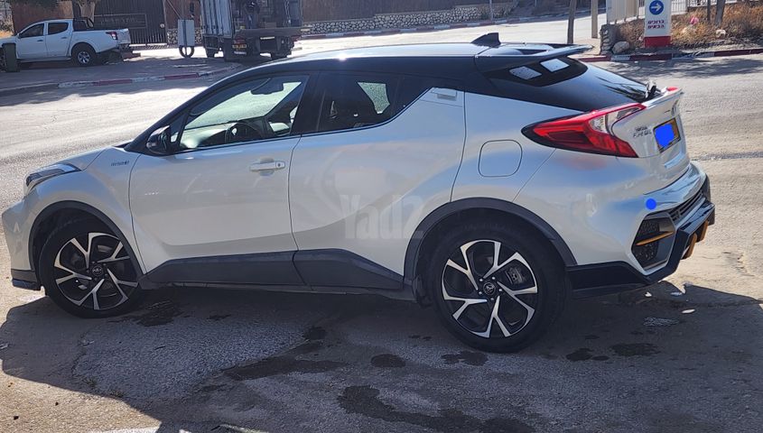 מודעת רכב טויוטה C-HR