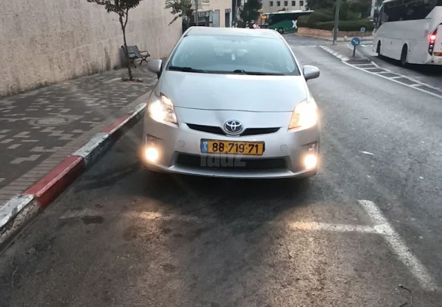 מודעת רכב טויוטה פריוס