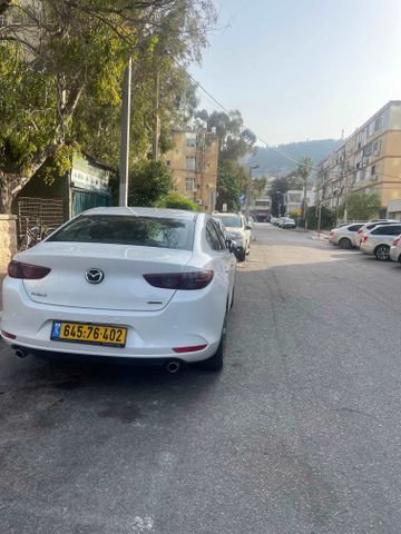 מודעת רכב מאזדה 3