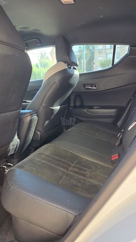 מודעת רכב טויוטה C-HR