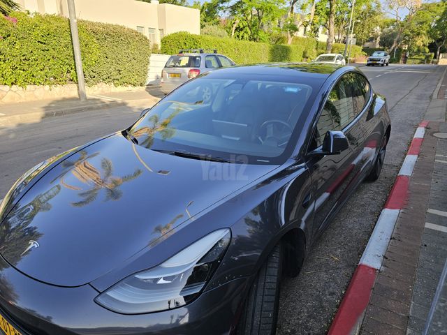 מודעת רכב טסלה מודל 3
