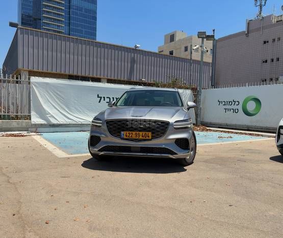 מודעת רכב ג'נסיס GV70