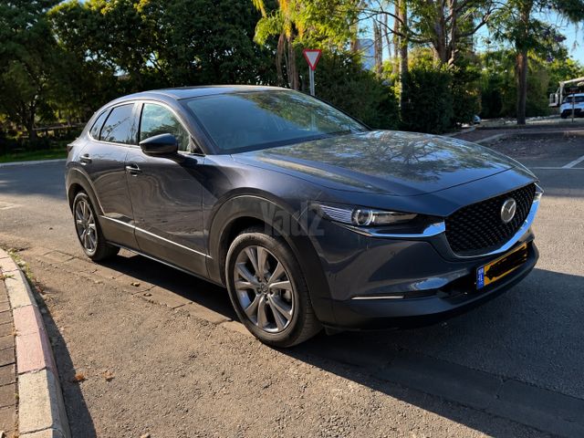 מודעת רכב מאזדה CX-30
