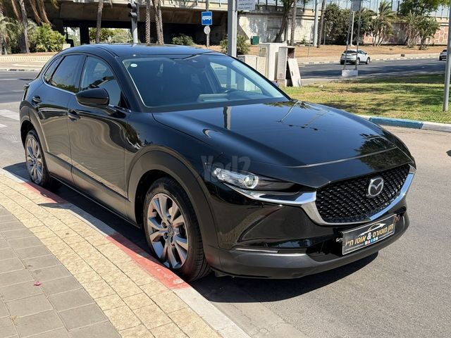 מודעת רכב מאזדה CX-30 2