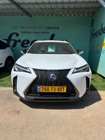 מודעת רכב לקסוס UX