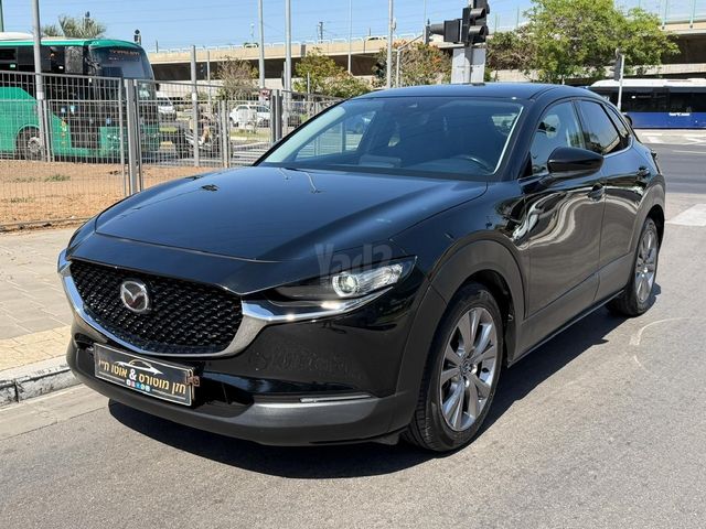 מודעת רכב מאזדה CX-30