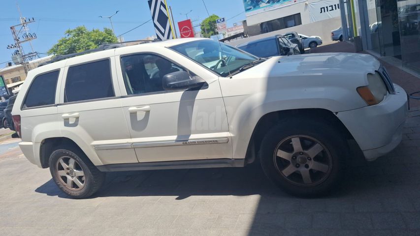 מודעת רכב ג'יפ גרנד צ'ירוקי