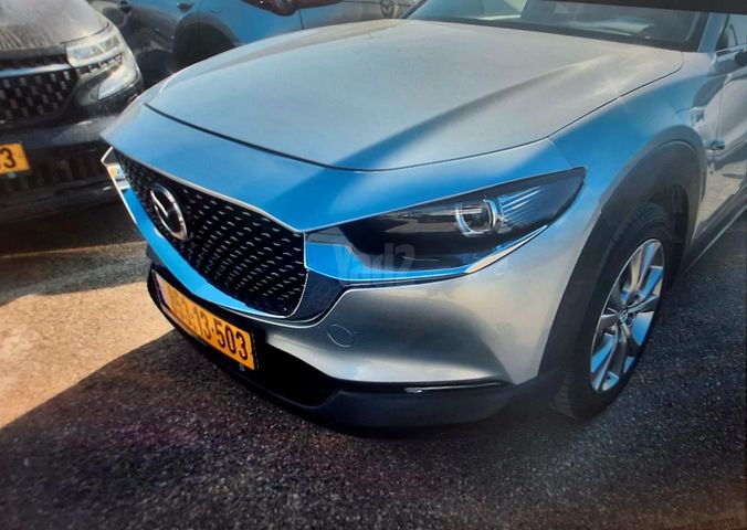 מודעת רכב מאזדה CX-30