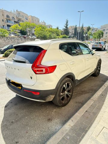 מודעת רכב וולוו XC40