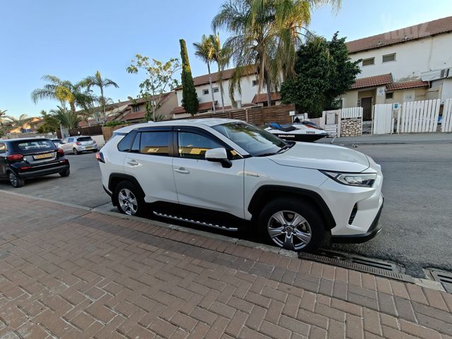 מודעת רכב טויוטה RAV4