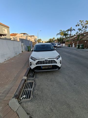 מודעת רכב טויוטה RAV4