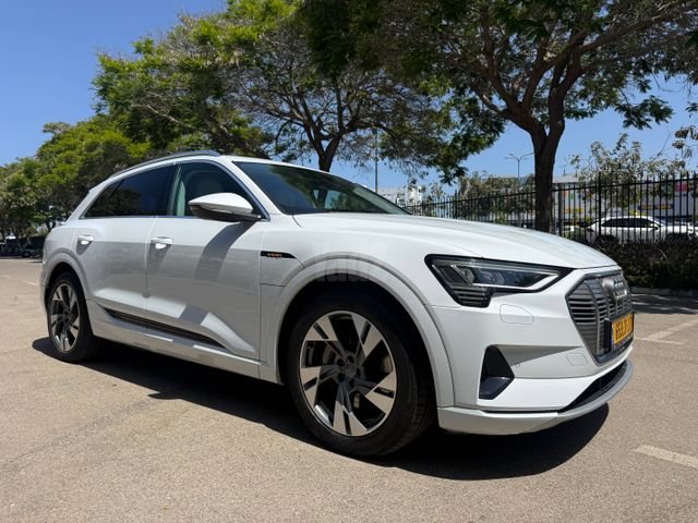 מודעת רכב אאודי E-tron 1