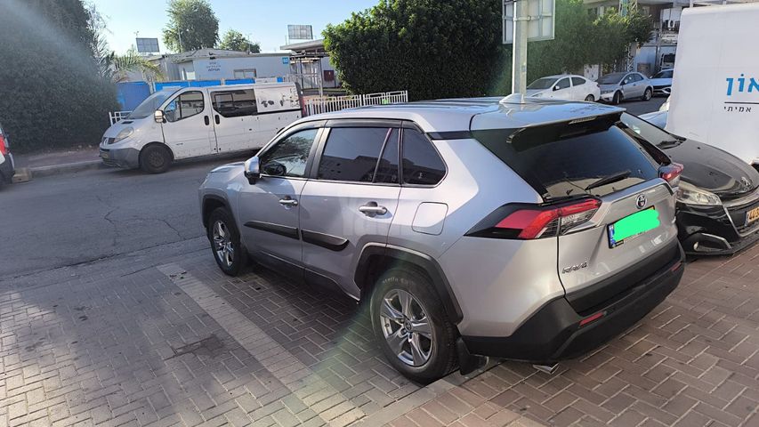 מודעת רכב טויוטה RAV4