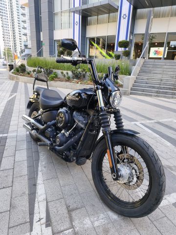מודעת רכב הרלי דיווידסון סטריט בוב 107