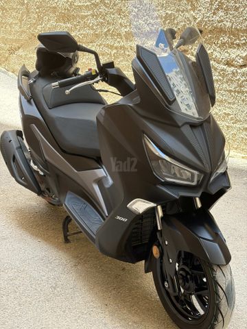 מודעת רכב סאן יאנג ג'וי-מקס Z-300