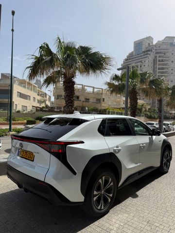 מודעת רכב טויוטה bZ4X 2