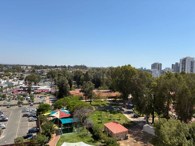 שדרות האלונים 9