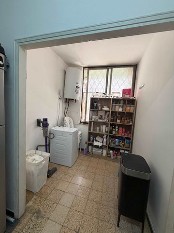 עמק השושנים 11