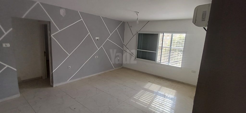 דירה, אברהם דנינו, בן גוריון, עכו