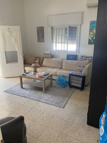 אהבת ציון 9