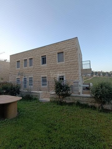 המלאך בלבן 