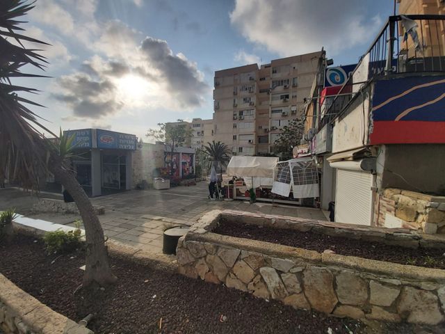 חנויות/ שטח מסחרי