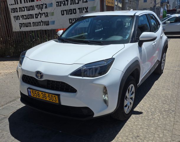 מודעת רכב טויוטה יאריס קרוס