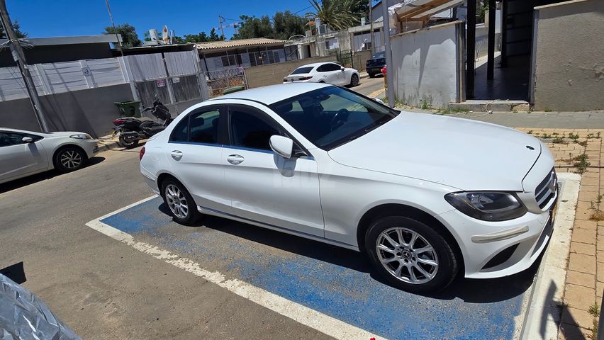 מודעת רכב מרצדס-בנץ C-class