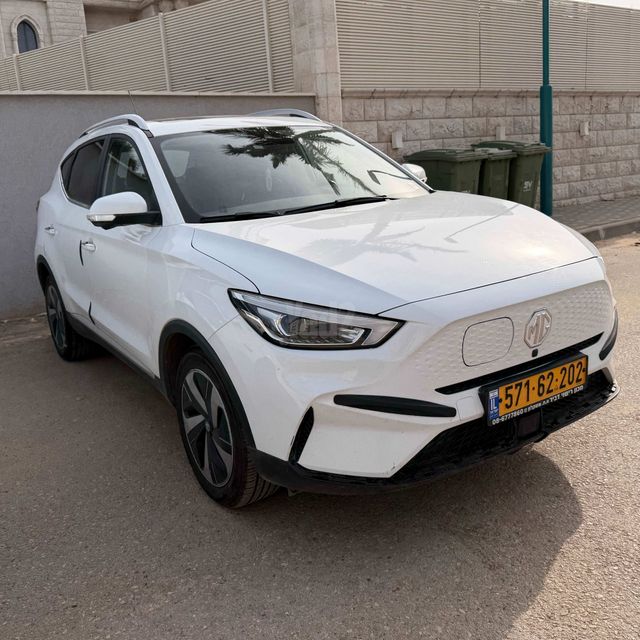 מודעת רכב אם ג'י ZS