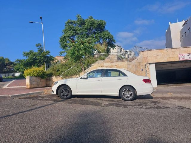 מודעת רכב מרצדס-בנץ E-class