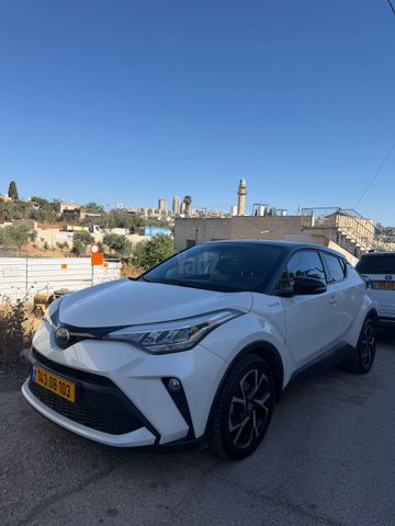 מודעת רכב טויוטה C-HR