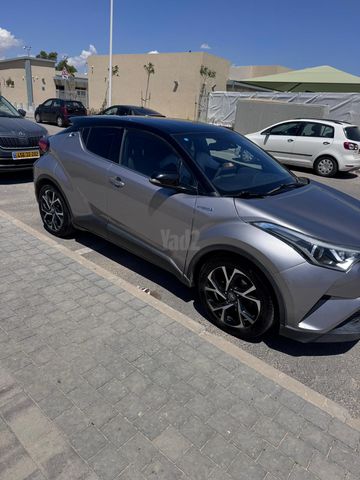 מודעת רכב טויוטה C-HR