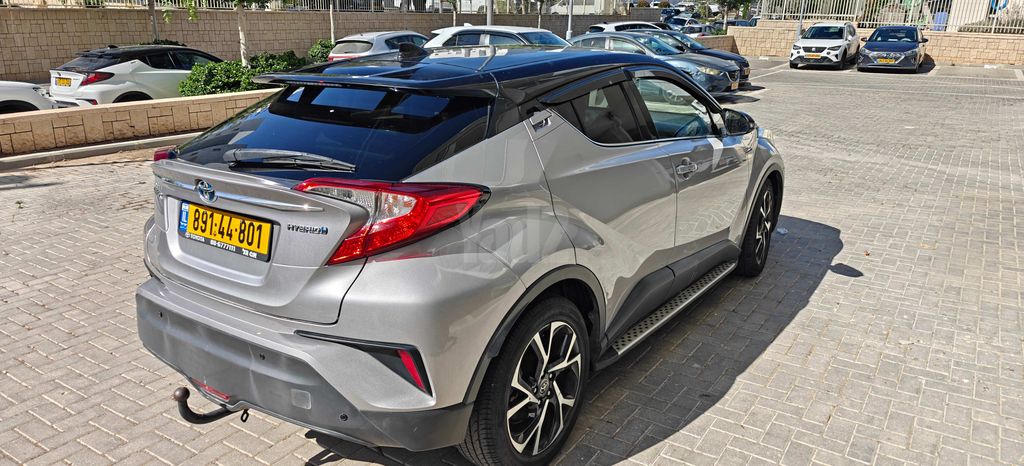 מודעת רכב טויוטה C-HR