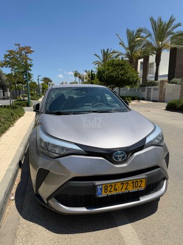 מודעת רכב טויוטה C-HR