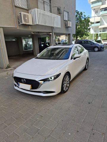 מודעת רכב מאזדה 3