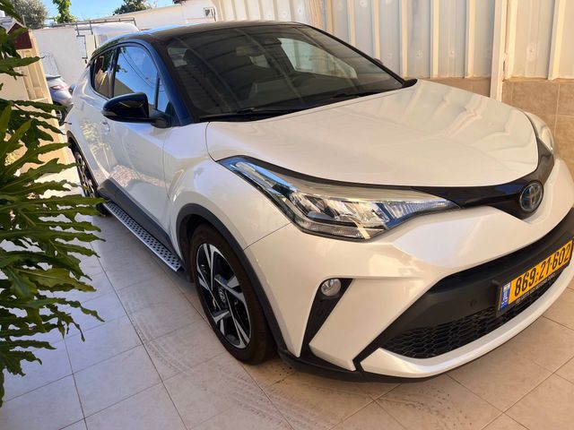מודעת רכב טויוטה C-HR
