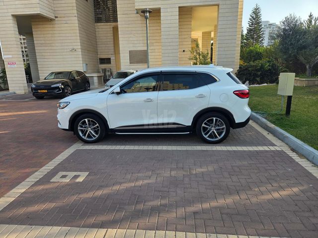 מודעת רכב אם ג'י EHS PHEV